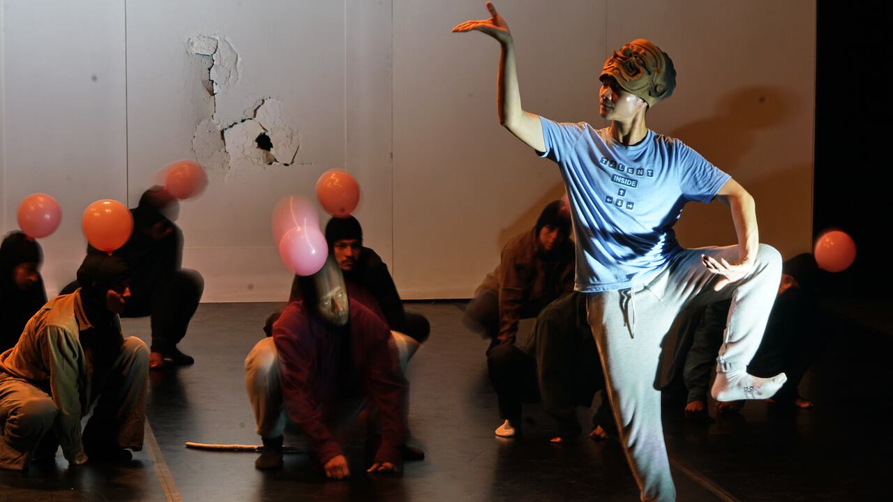 6 Bienal Internacional de danza de Cali. Ensayo de la compañía "18 Monkeys Dance Theatre". Compañía Tailandesa de danza y teatro