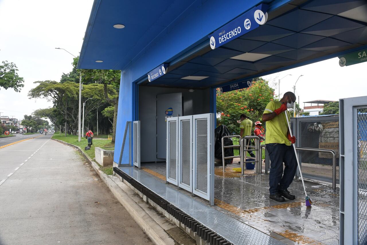 Se últiman los detalles para la entrada en operación de la fase tres del MIO en la troncal de oriente desde la estación de Calipso hasta la estación Menga. fotos José Guzmán.