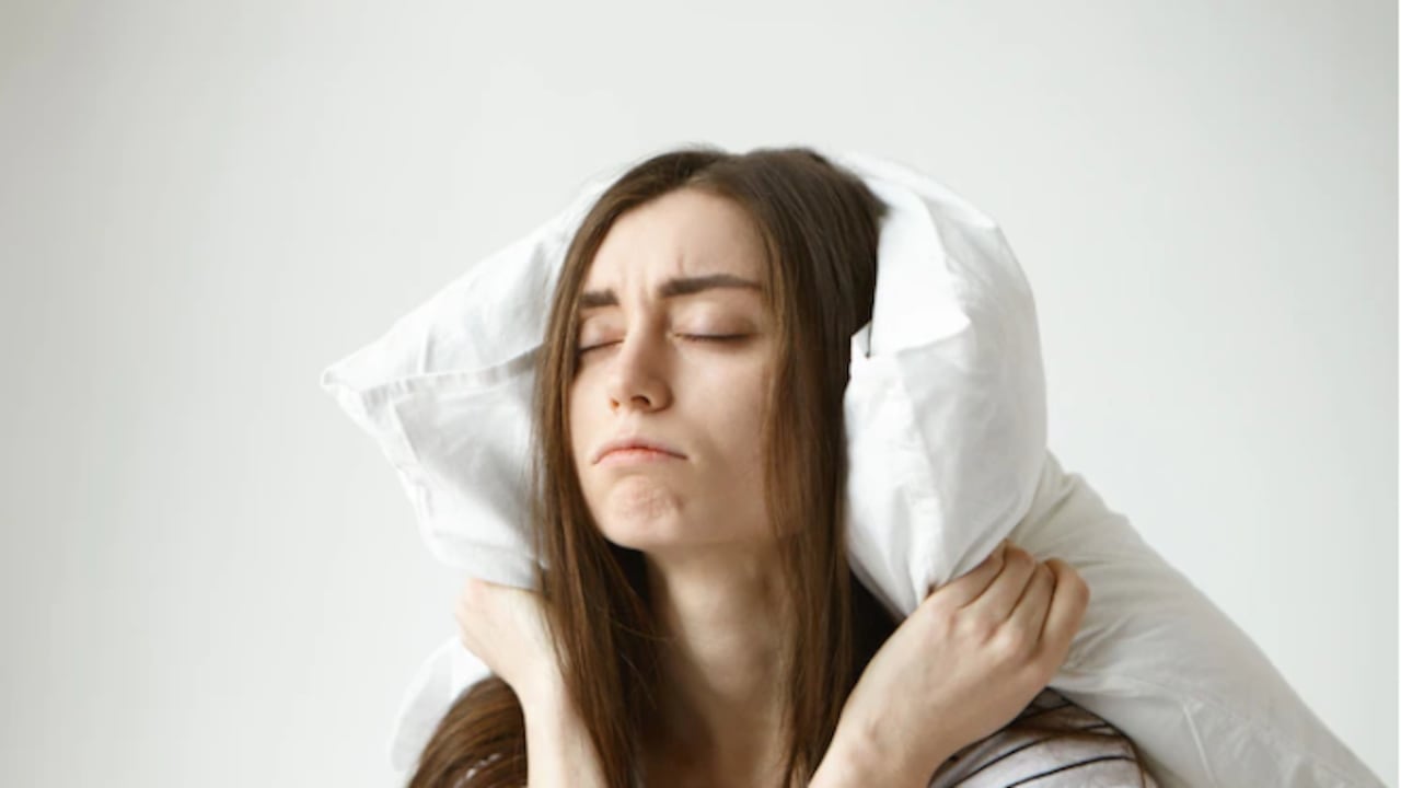 El Insomnio puede ocurrir por situaciones traumáticas, por el uso de medicamentos o como consecuencia de una enfermedad mental como la ansiedad, depresión o el estrés.