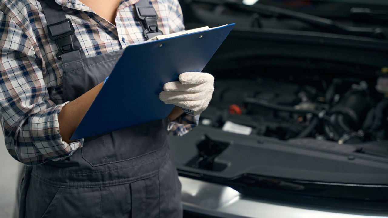 Llevar el carro al mecánico.