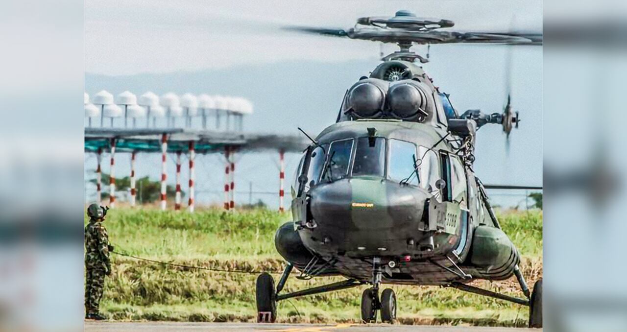 Los poderosos MI-17, que han sido fundamentales en la guerra interna para el transporte de tropa, se encuentran en su mayoría varados por falta de mantenimiento y repuestos. Así se ven las aeronaves fuera de servicio.