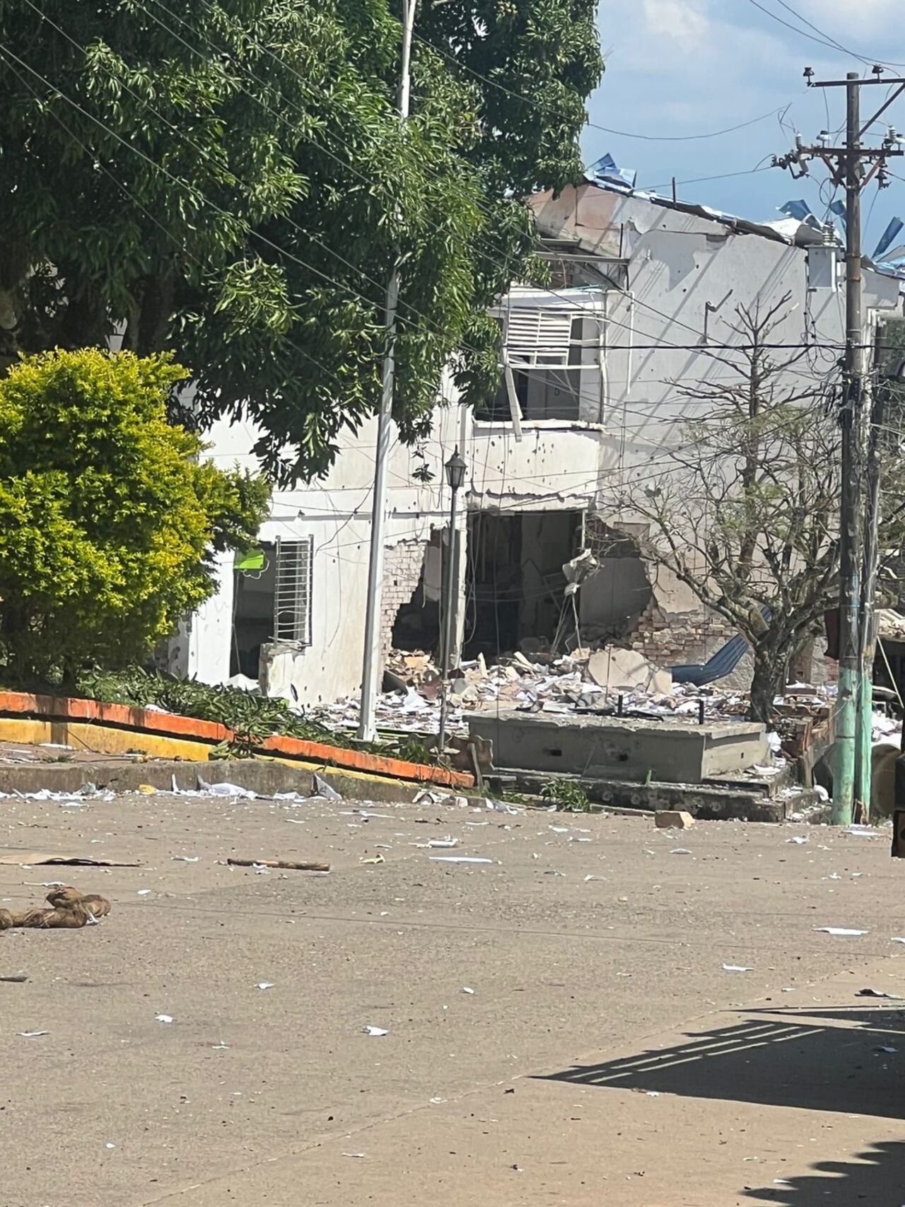 Así quedaron las instalaciones de la alcaldía de Buenos Aires, Cauca, tras el violento ataque de las disidencias de las Farc, a través del frente Jaime Martínez.