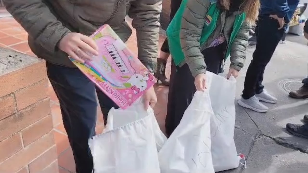 Miembros del ICBF llegaron al Hospital Militar para darles regalos a los cuatro niños encontrados en la selva del Guaviare.