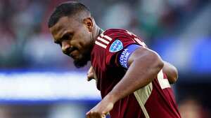 INGLEWOOD, CALIFORNIA - JUNE 26: Salomon Rondon of Venezuela celebrates after scoring the team's first goal during the CONMEBOL Copa America 2024 Group B match between Venezuela and Mexico at SoFi Stadium on June 26, 2024 in Inglewood, California. Ronald Martinez/Getty Images/AFP (Photo by RONALD MARTINEZ / GETTY IMAGES NORTH AMERICA / Getty Images via AFP)