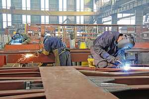 Entre los puntos polémicos que plantea la reforma laboral está el del pago de horas extras a partir de las 6:00 p.m. Tres horas antes que el recargo nocturno actual que va a partir de las 9:00 p.m. Empresarios muestran preocupación al respecto