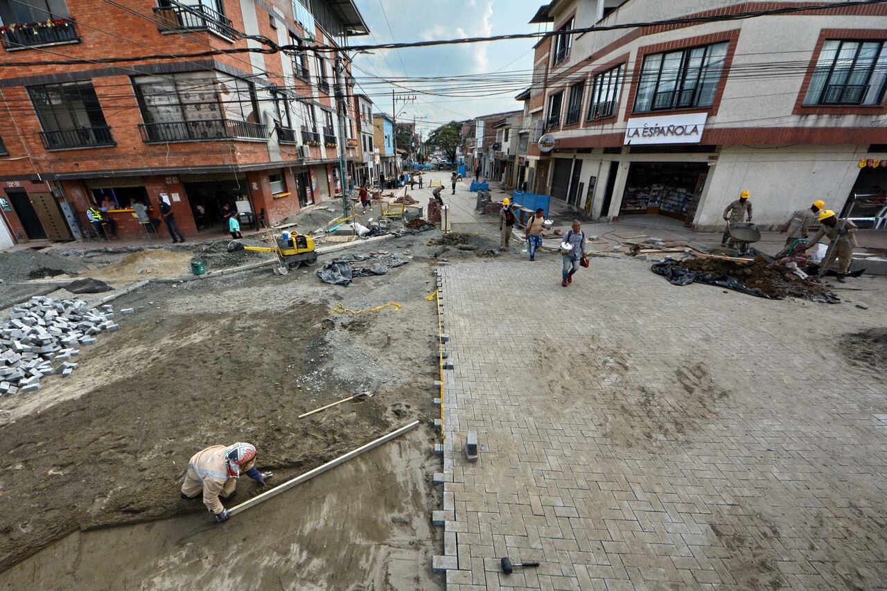 Asi van las obras viales del Barrio Obrero de Cali, con la renovación de redes de acueducto, alcantarillado, energía y adoquinamiento de calles, que conectará con la Ruta de la Salsa, con el objetivo de revitalizar el corazón cultural de Cali antes de la Feria de 2025.