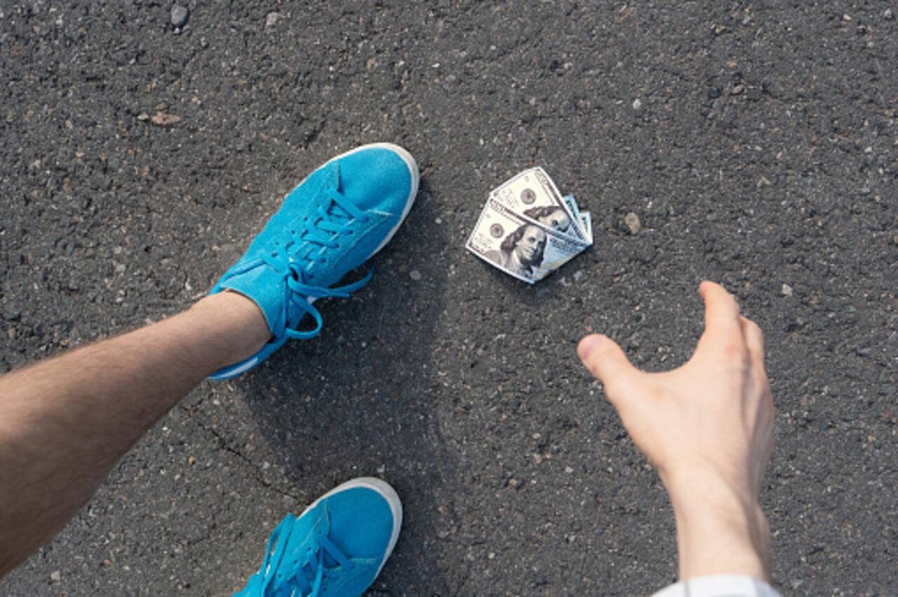 Encontrar dinero en la calle puede tener un interesante significado.