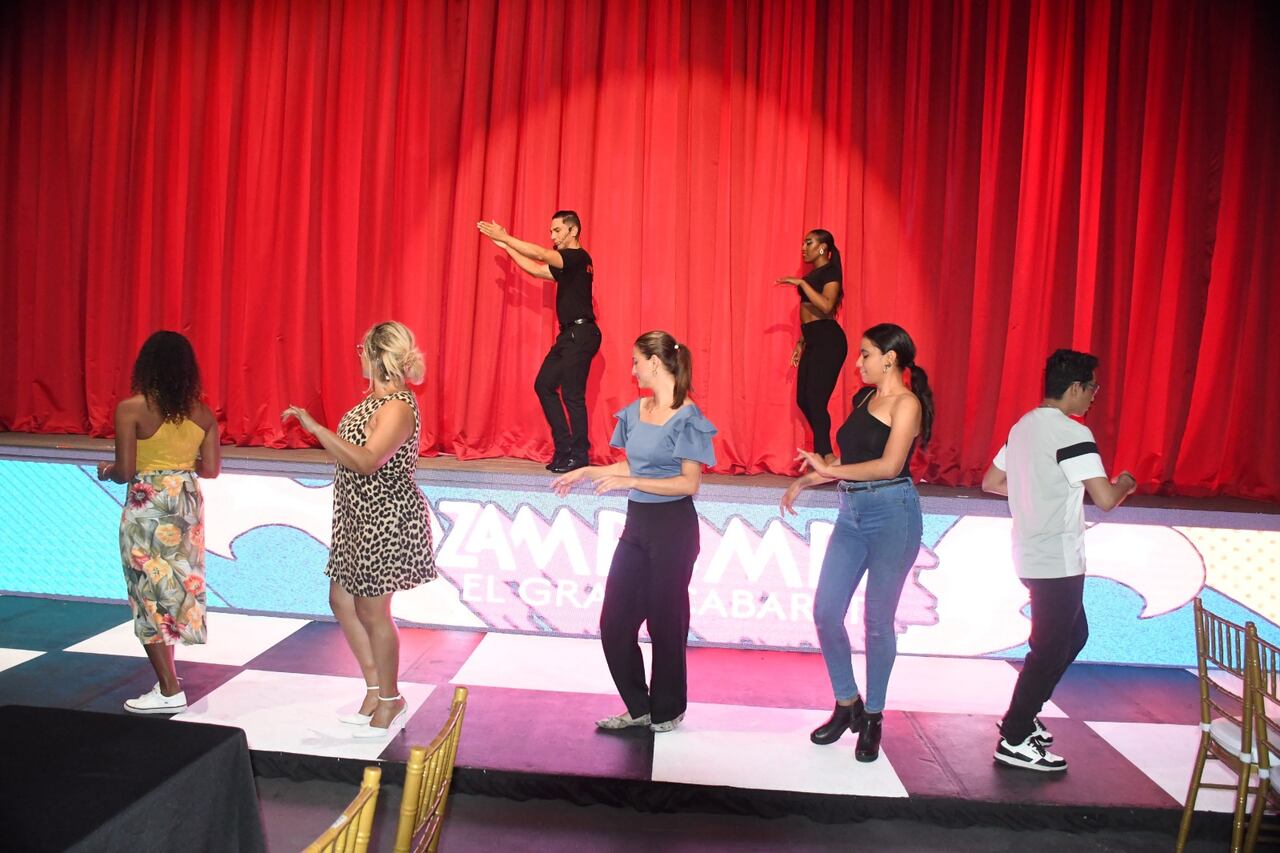 Zambumbe Cabaret llega para revolucionar los miércoles con un o espectáculo de salsa, gastronomía local y un festivo ambiente.