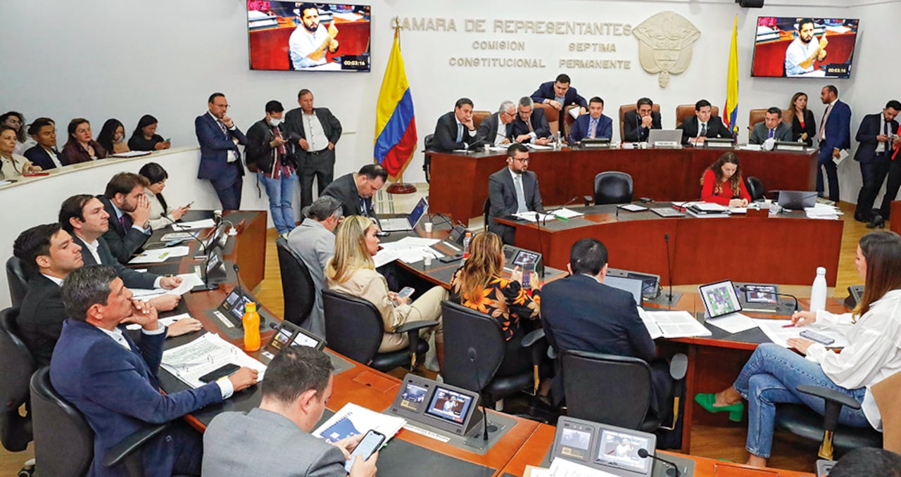 La Comisión Séptima de la Cámara tiene en su poder el futuro de las reformas pensional, laboral y a la salud. De esta última se está construyendo un nuevo texto que sería radicado con mensaje de urgencia.