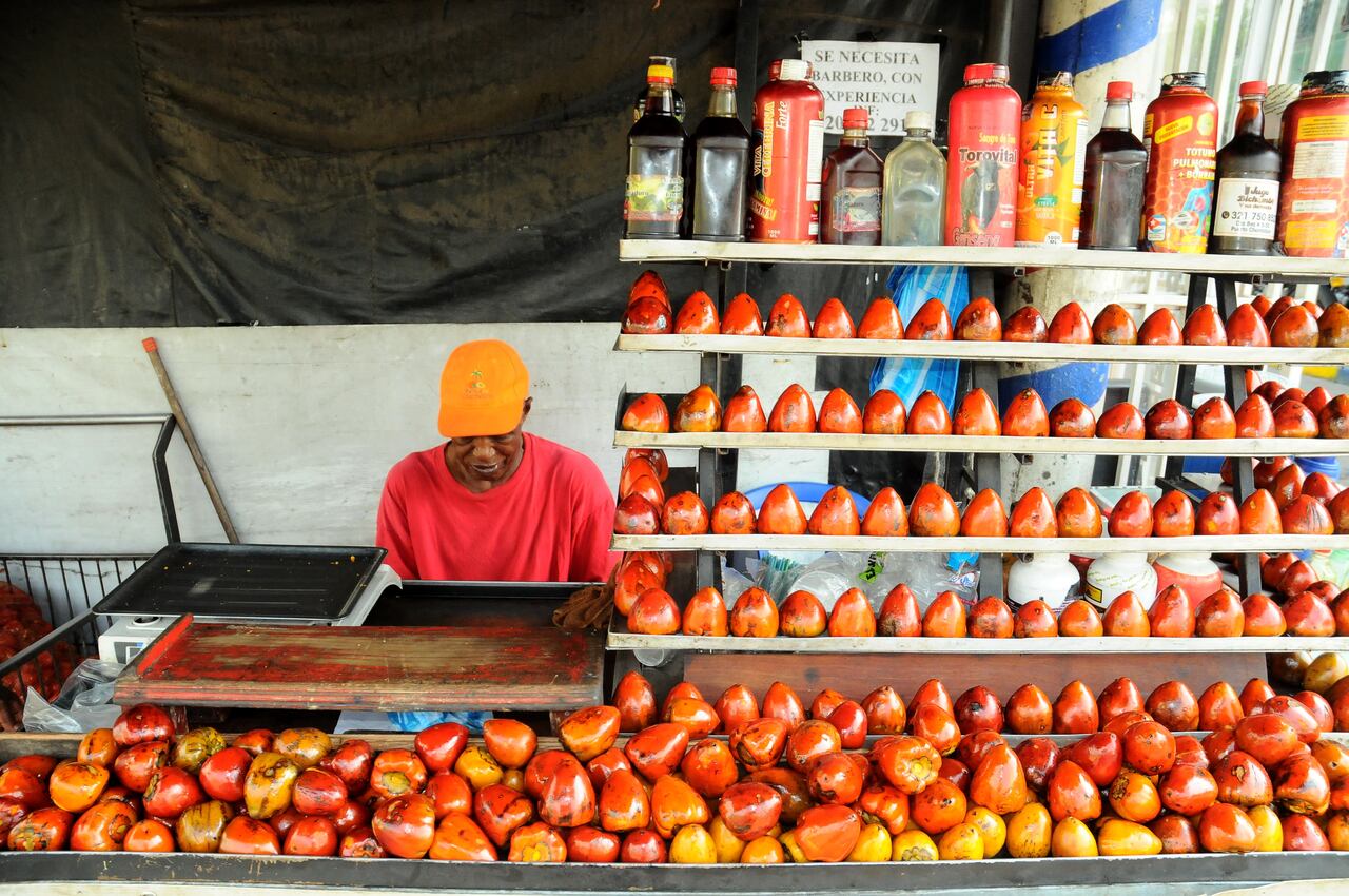 Cali: Reportaje gráfico, temporada de "superpoderes afrodisíacos" en Cali. El Chontaduro en esta temporada proveniente de Putumayo, también se cultiva en los departamentos de Chocó, Cauca, Valle del Cauca. Foto José L Guzmán. El País, feb 16-24