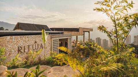 El refugio en las montañas de Medellín que une cocina, bienestar y creatividad