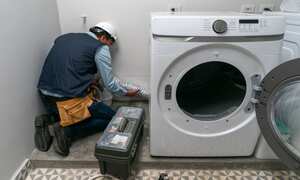 Instalar una lavadora.
