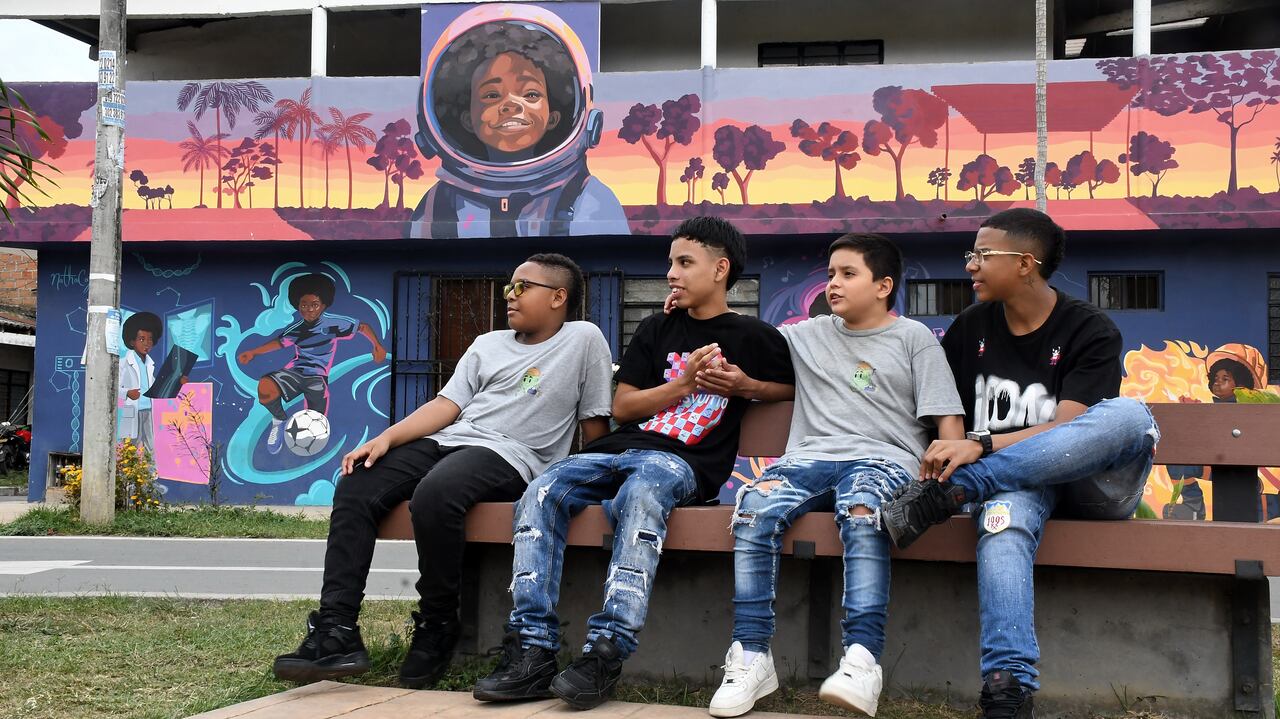 Cronicas Jovenes de progama radial "Guayaba con gusano ganador premio de periodismo Gerardo Bedoya Borrero. Foto José L Guzmán. EL País.