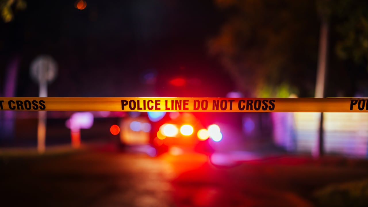 El cuerpo de la mujer fue encontrado horas después en una carretera.