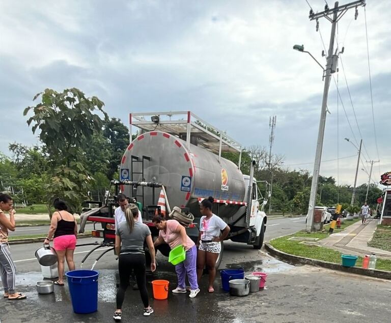 Habitantes del sur de Cali siguen sin agua: Emcali habilita carrotanques y conexiones alternas