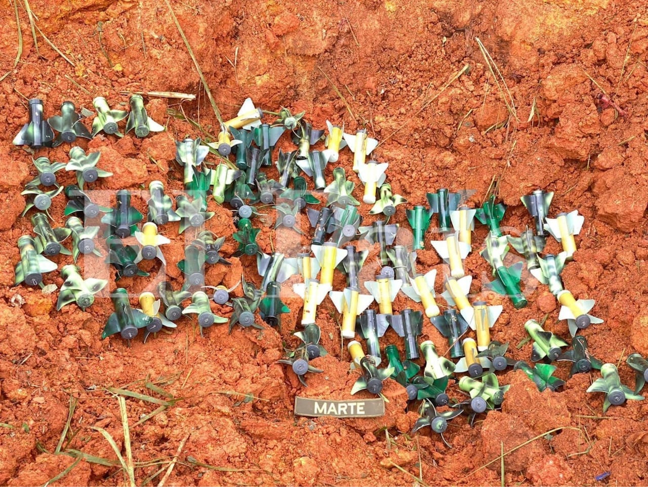 Al retomar el control, los militares encontraron diversos arsenales de guerra en El Plateado, Cauca.