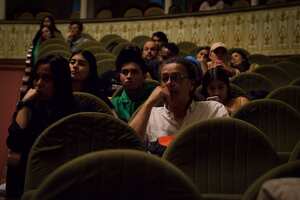 También tenemos un espacio de muestra para cortometrajes no colombianos, nos interesa ver qué está ocurriendo en otros lugares del mundo. Desde hace tres años realizamos esta muestra que nos abre una perspectiva a lo mejor del cine corto al rededor del mundo.