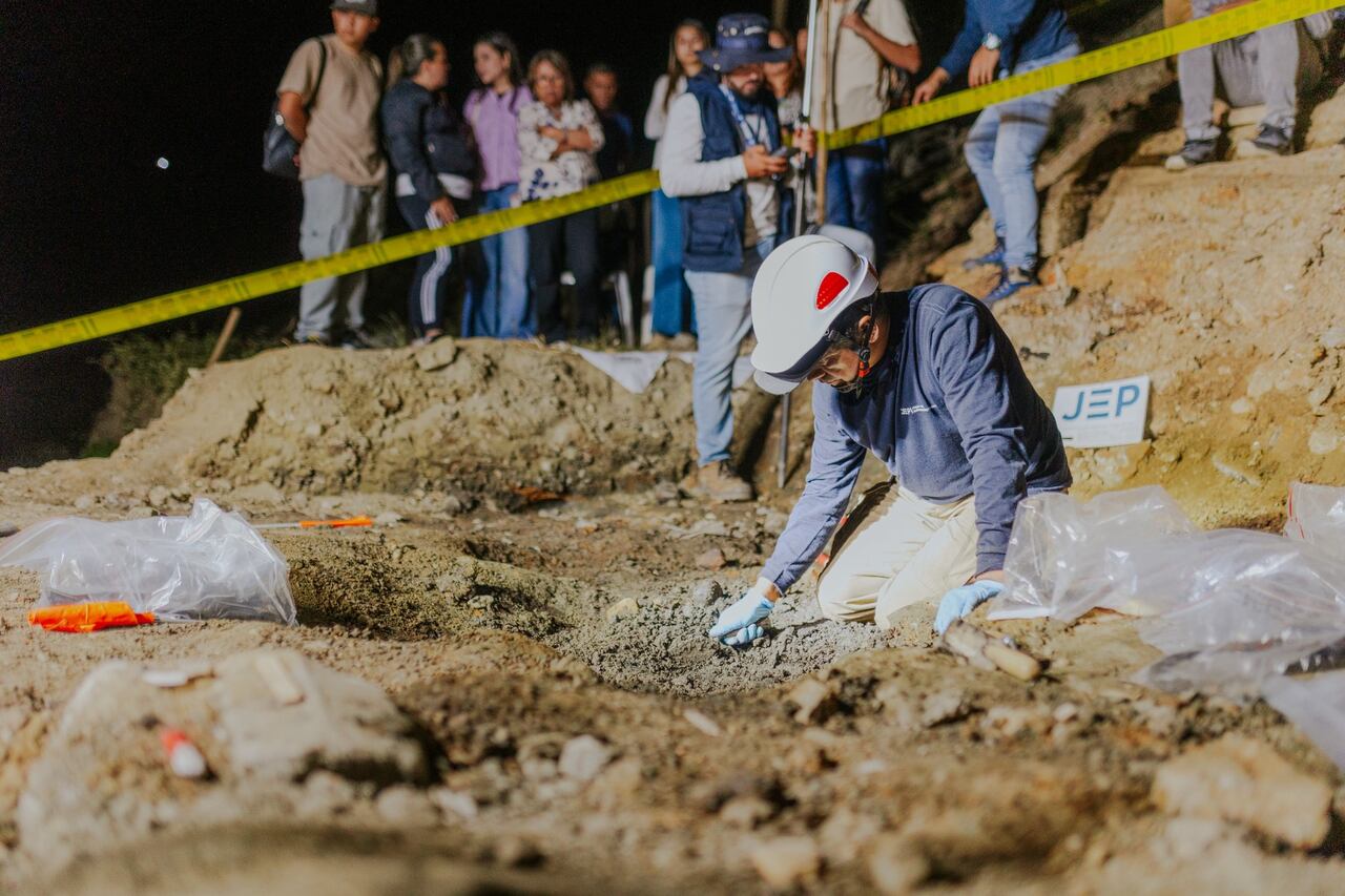 La JEP reportó el hallazgo de dos nuevos cuerpos en La Escombrera, en la comuna 13 de Medellín.