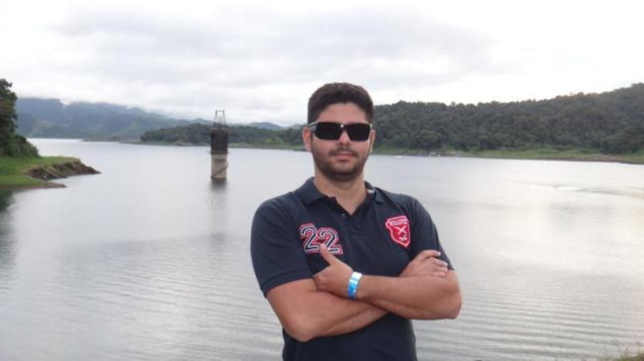 El doctor Julián Andrés Quintero se movilizaba en una camioneta por la vía Cúcuta - Ocaña con su esposa e hija cuando fue atacado tras saltarse un retén ilegal.