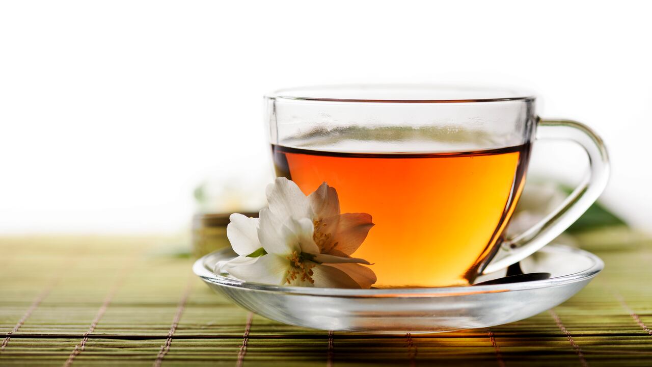 ¿Cómo bajar el azúcar con manzanilla y canela?