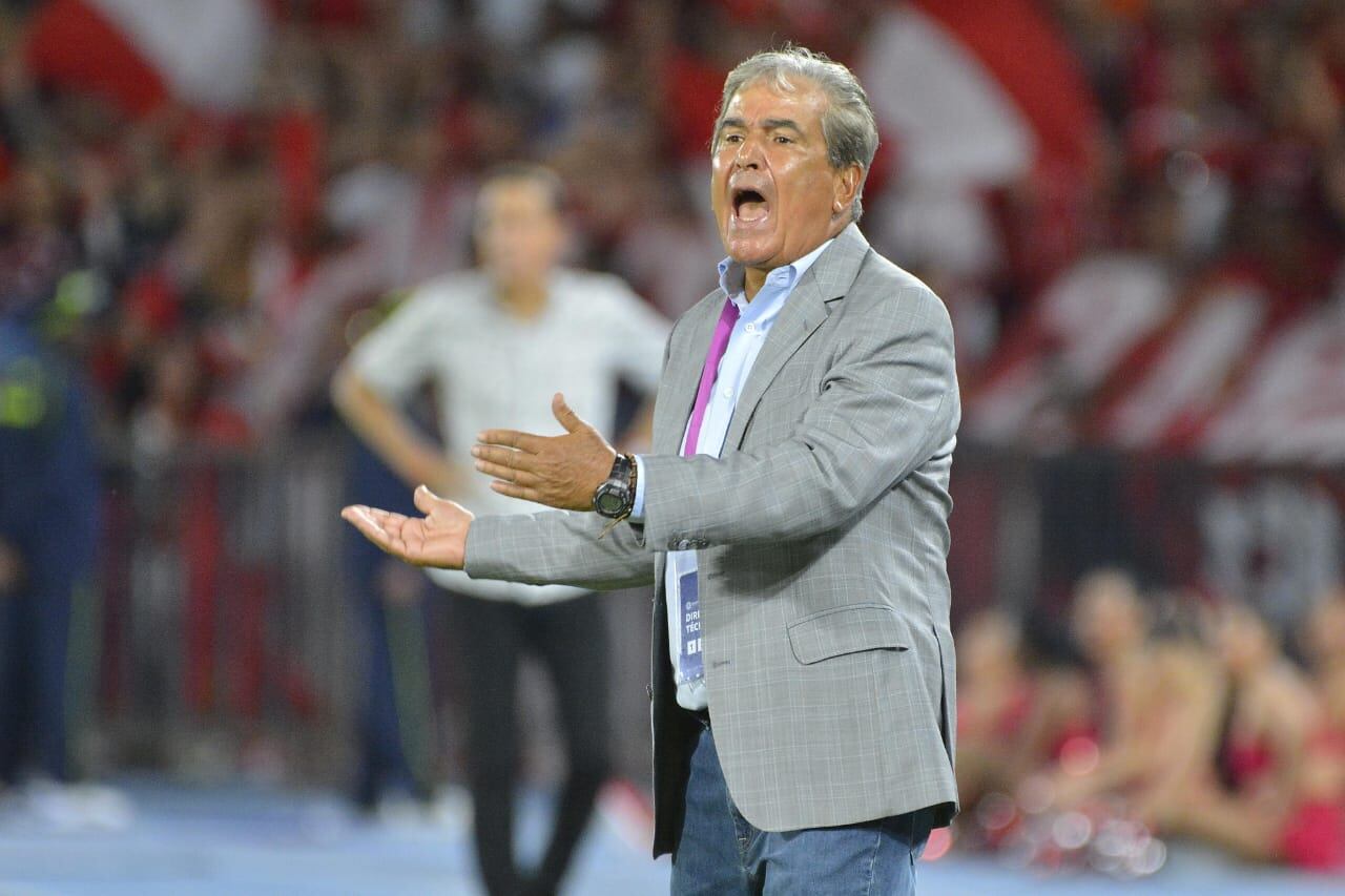 Imagen del juego entre América y Deportivo Cali, en una edición más del clásico vallecaucano por la fecha 17 de la Liga colombiana. Foto: Jorge Orozco / El País