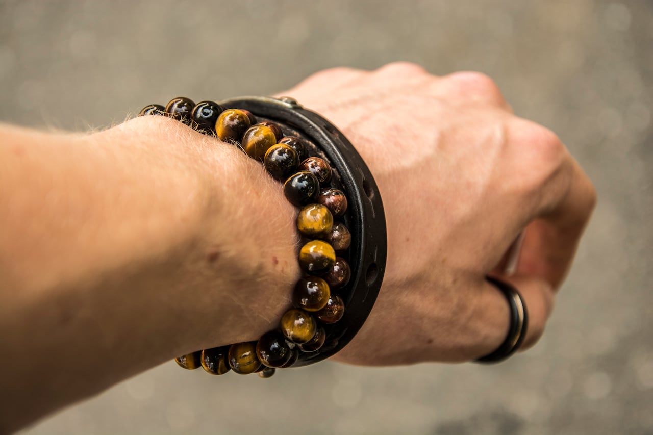 Siguiendo las directrices del Feng Shui, se ha resaltado una pulsera que, según la creencia, actúa como un escudo protector frente a la envidia.