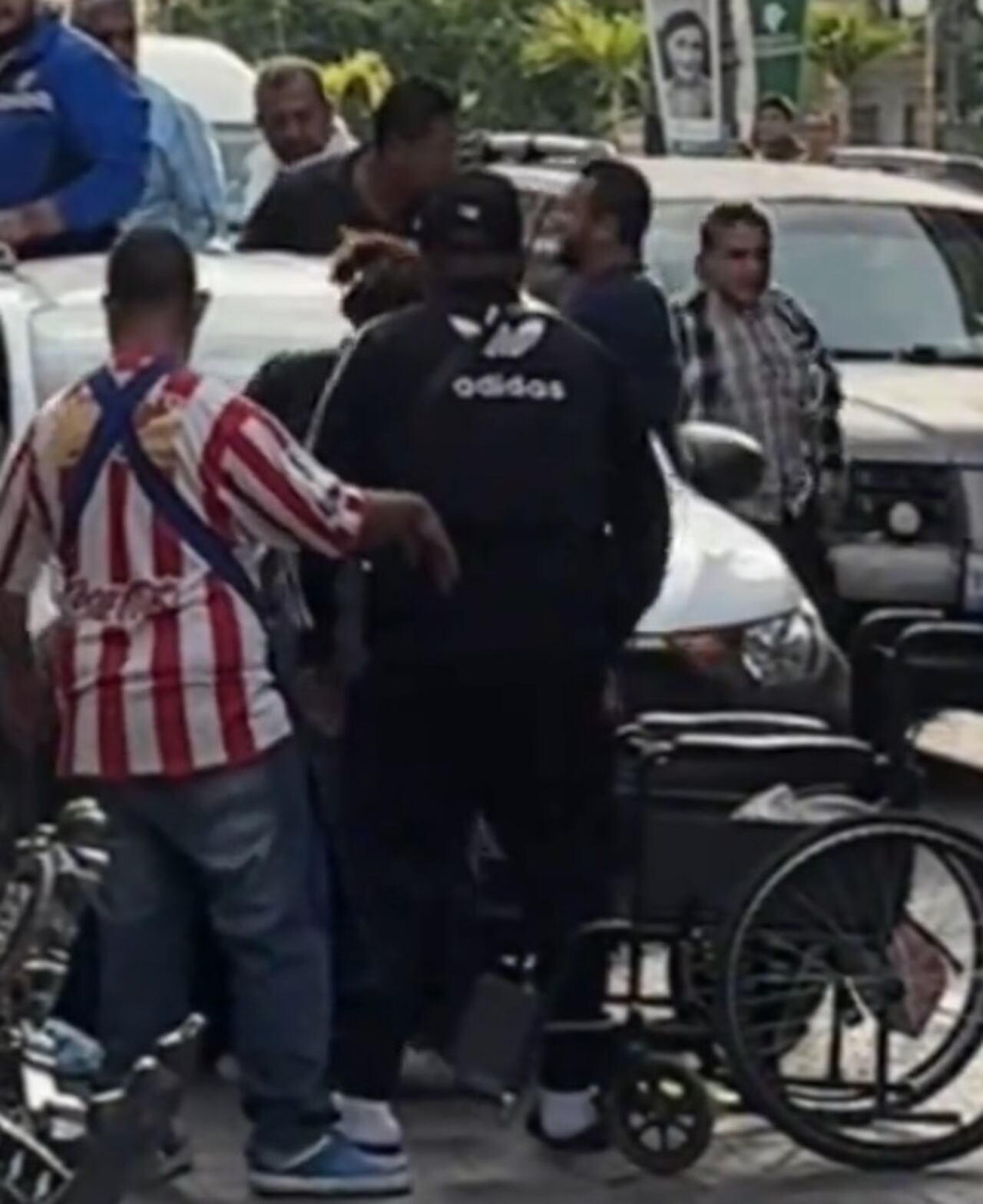 Operativo contra vendedores informales en Tampico deja un momento que se volvió viral.