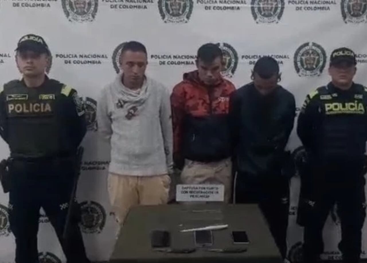 Tres hombres con cuchillos se subieron a un bus del SITP.