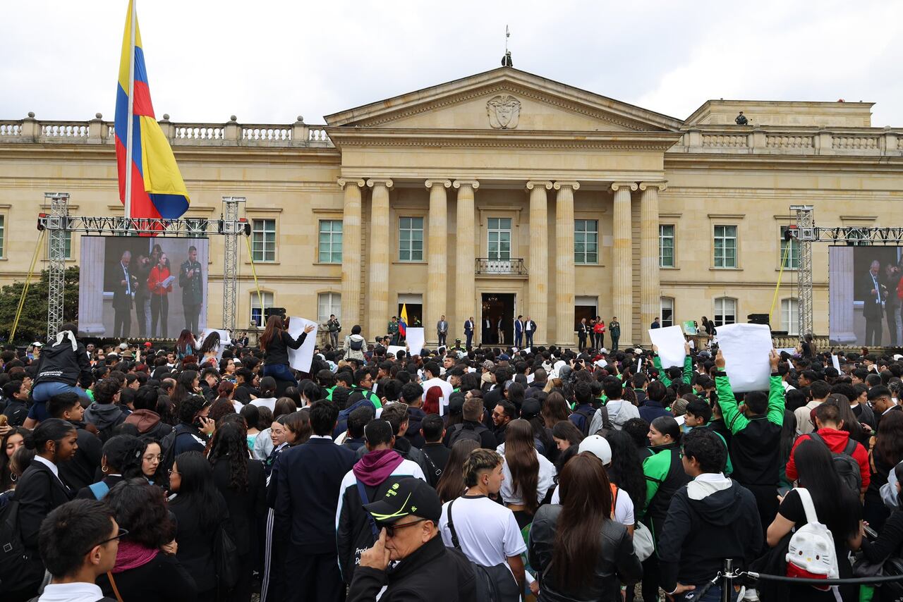 El artículo busca no solo mejorar la calidad de vida de los jóvenes en formación, sino también fortalecer su empleabilidad.