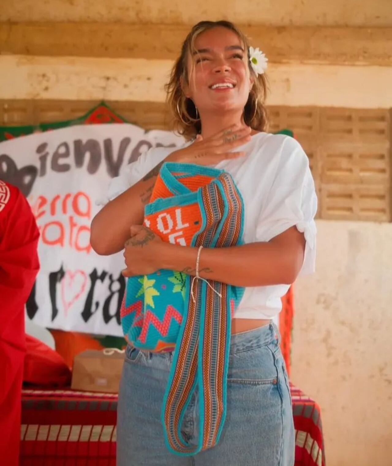La artista mostró su cambio de look en medio de un evento social en la Guajira con su fundación Con Cora.