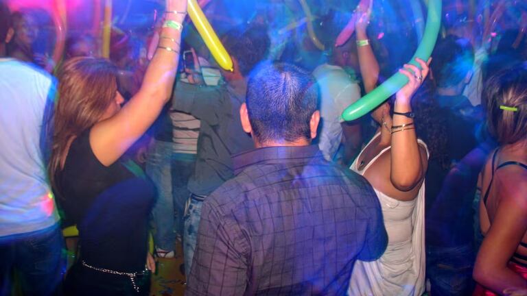 Actualmente el horario de rumba en Cali es hasta las tres de la mañana. Los establecimientos que cumplan requisitos del Sello Calidoso, exigidos por el Distrito, podrán ampliar el horario hasta las cinco. | Foto: Foto: Archivo El País