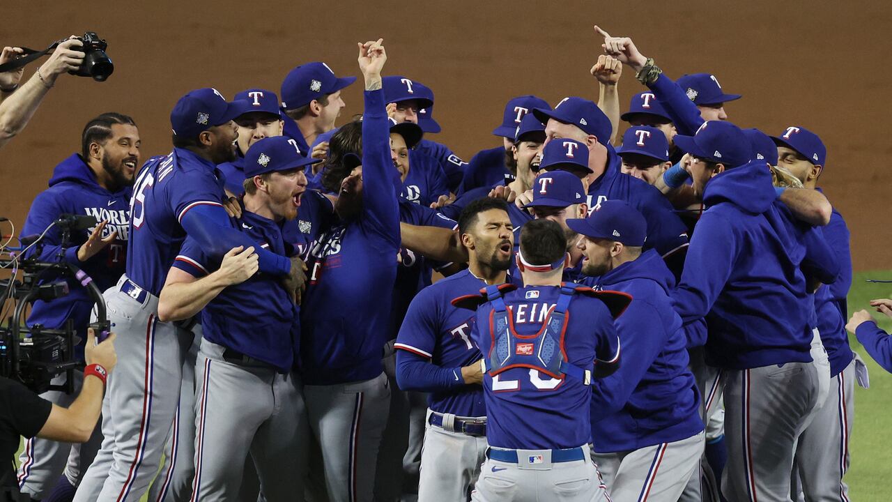 Rangers vencen a D'Backs 5x0 y se coronan en la Serie Mundial de béisbol