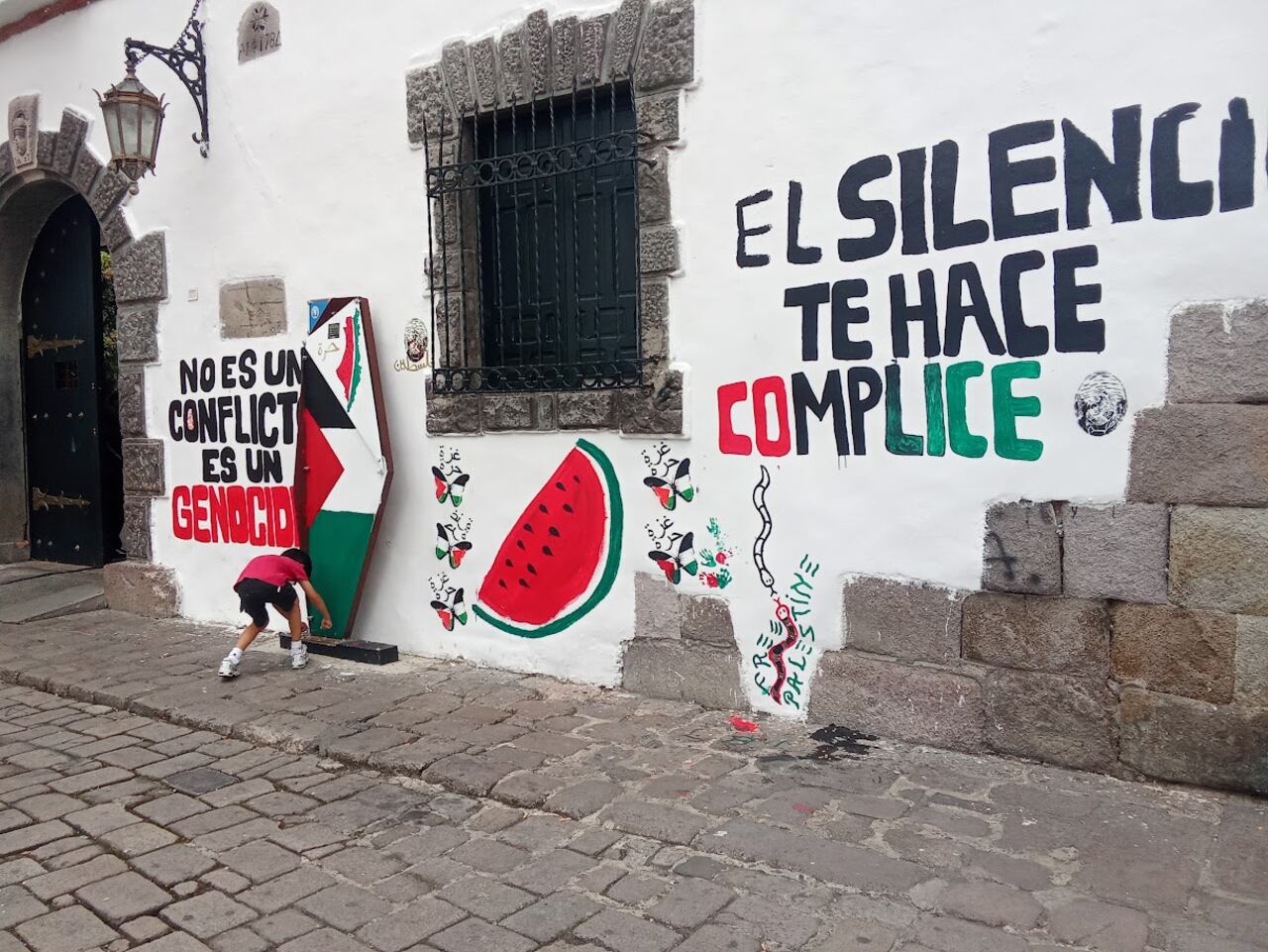 Los estudiantes recurrieron al arte a la hora de realizar estos murales durante las movilizaciones que adelantaron el pasado 7 de octubre en apoyo a la comunidad palestina.