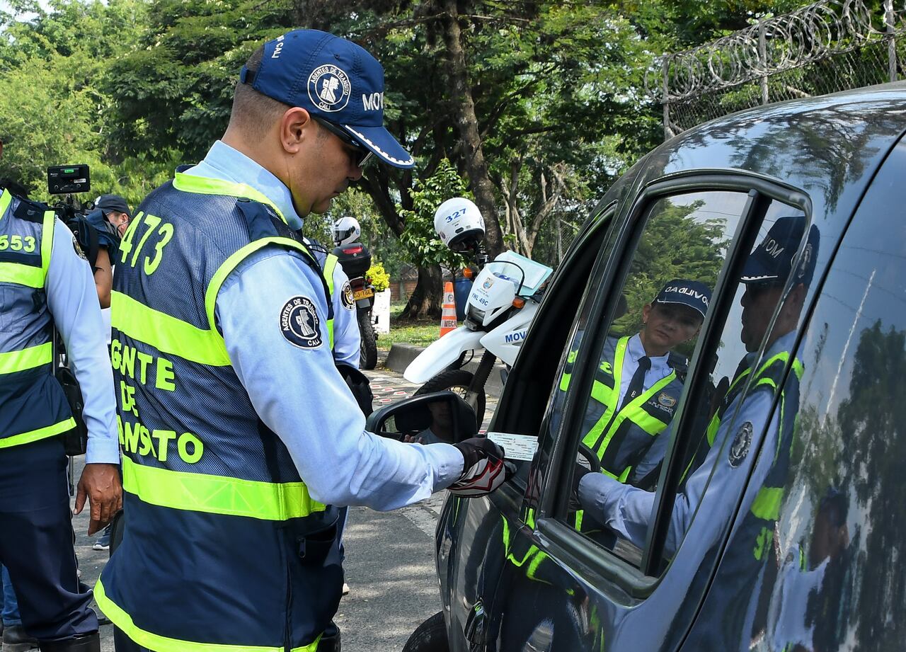 El nuevo secretario de Movilidad de Cali, Wilmer Tabares, contó que habrá presencia permanente de los agentes de tránsito en las vías de la ciudad para recuperar el control en la Cidad de Cali. Enero 6 de 2024 / Foto Wirman Rios / EL PAIS