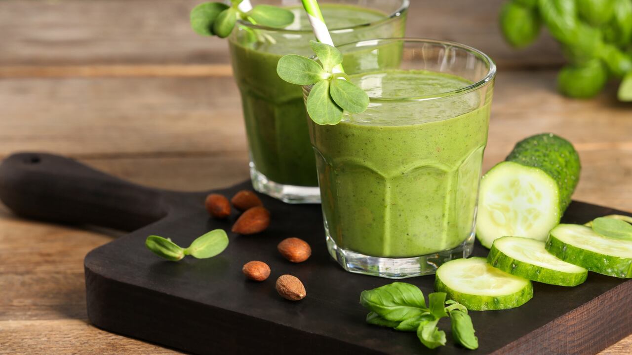 Los jugos verdes además de alimentar el cuerpo, ayudan a mantener el buen funcionamiento del aparato digestivo.
