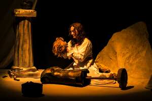 Obra: “Lady Macbeth”, del Teatro Esquina Latina. Versión libre a partir de la traducción de Macbeth de Enrique Buenaventura. Autor: William Shakespeare. Dramaturgia y dirección: Orlando Cajamarca.
Teatro Esquina Latina