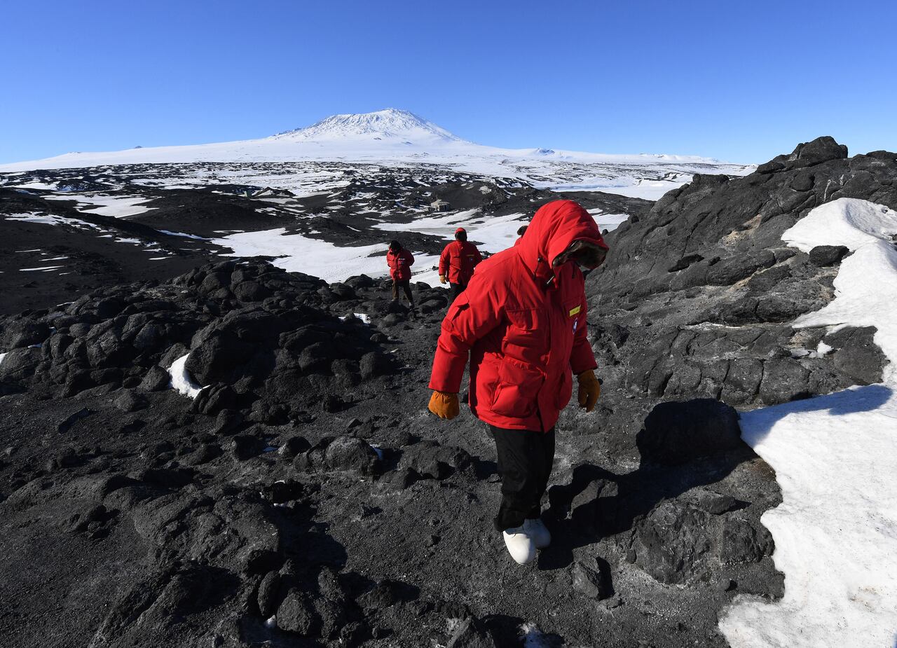 Visita del entonces secretario de Estado de Estados Unidos, John Kerry, al Monte Erebus en noviembre de 2016.