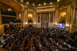 En los recintos del Senado de la República y la Cámara de Representantes se posesionaron los 294 congresistas que de inmediato presentaron iniciativas de origen parlamentario y que tuvieron en Senado la elección de la mesa directiva.