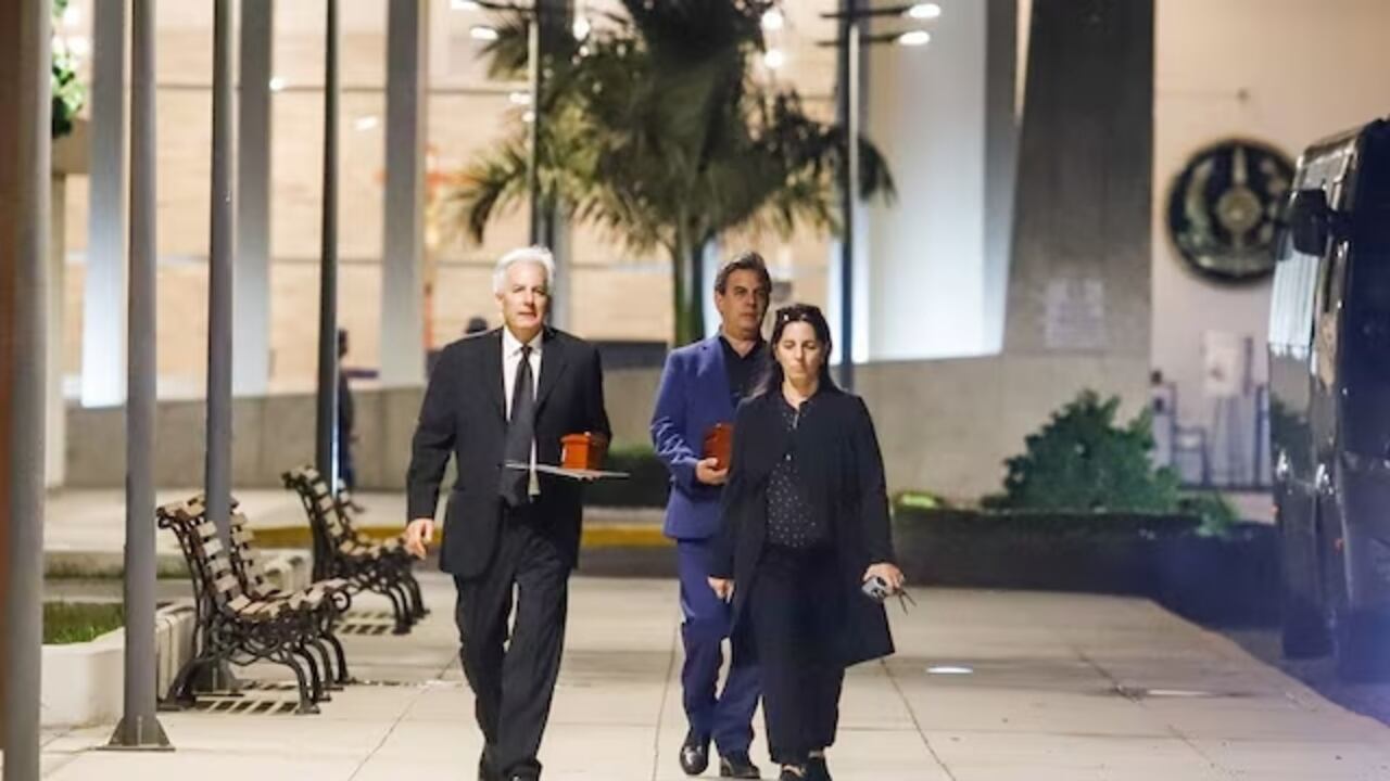 Álvaro, Gonzalo y Morgana, los hijos de Vargas Llosa.