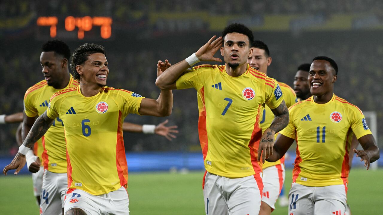 Colombia's forward #07 Luis Diaz (2nd-R) celebrates with teammates midfielder #06 Richard Rios and forward #11 Jhon Arias after scoring his team first goal during the 2026 FIFA World Cup South American qualifiers football match between Colombia and Paraguay at the Metropolitano Roberto Melendez stadium in Barranquilla, Colombia, on March 25, 2025. (Photo by Luis ACOSTA / AFP)