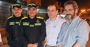 El coronel Carlos Germán Oviedo Lamprea junto al alcalde de Cali, Alejandro Éder, y al secretario de Seguridad de Cali, Jairo García (derecha), en operativos en diferentes puntos de la ciudad, donde se desarrollará la estrategia para lograr bajar la tasa de asesinatos.
