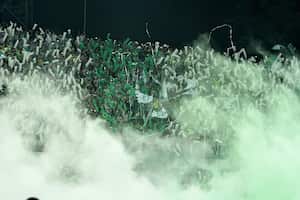 MEDELLIN, COLOMBIA - JUNE 18: Fans of Nacional cheer for their team during the Final second leg match between Atletico Nacional and Deportivo Cali as part of Liga Aguila I 2017 at Atanasio Girardot Stadium on June 18, 2017 in Medellin, Colombia. (Photo by Gabriel Aponte/LatinContent via Getty Images)