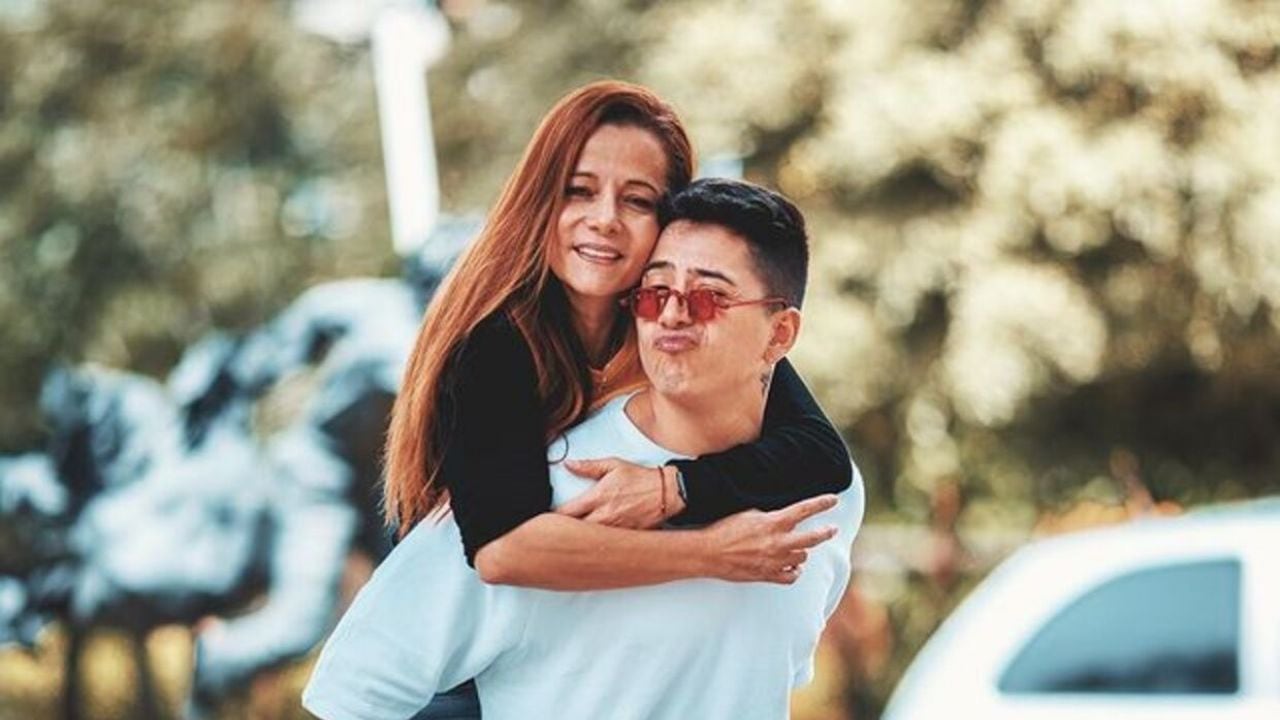 Luz Mary Galeano junto con su hijo Andy Rivera