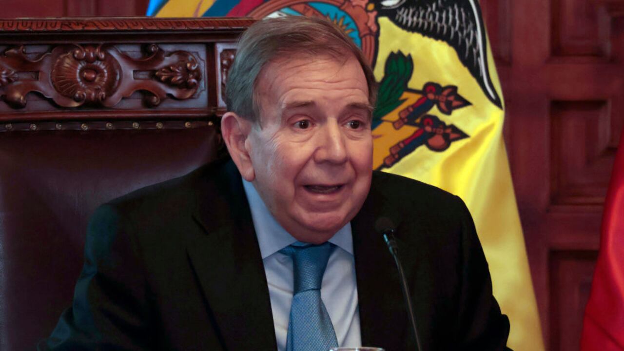 QUITO, ECUADOR - JANUARY 28: Venezuelan Opposition Leader Edmundo González Urrutia speaks during a visit to Ecuador at Palacio de Gobierno on January 28, 2025 in Quito, Ecuador. Venezuelan opposition leader Edmundo Gonzalez visits Ecuador as part of a trip to different countries in Latin America. The government of Daniel Noboa recognizes Gonzalez as president-elect of Venezuela. (Photo by Henry Lapo/Agencia Press South/Getty Images)