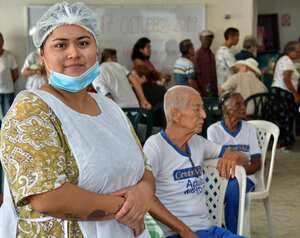 Nidia Calderón, una de las tres mujeres que cocinan en el comedor comunitario de Petecuy II.