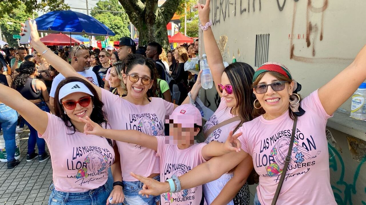Miles de caleños y visitantes llegaron desde muy temprano para ver esta noche a Shakira en el estadio Pascual Guerrero.
