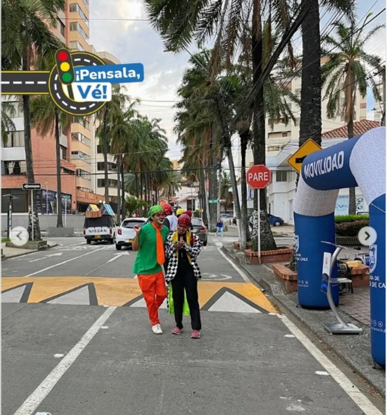 Secretaría de Movilidad instala reductores viales en Versalles.