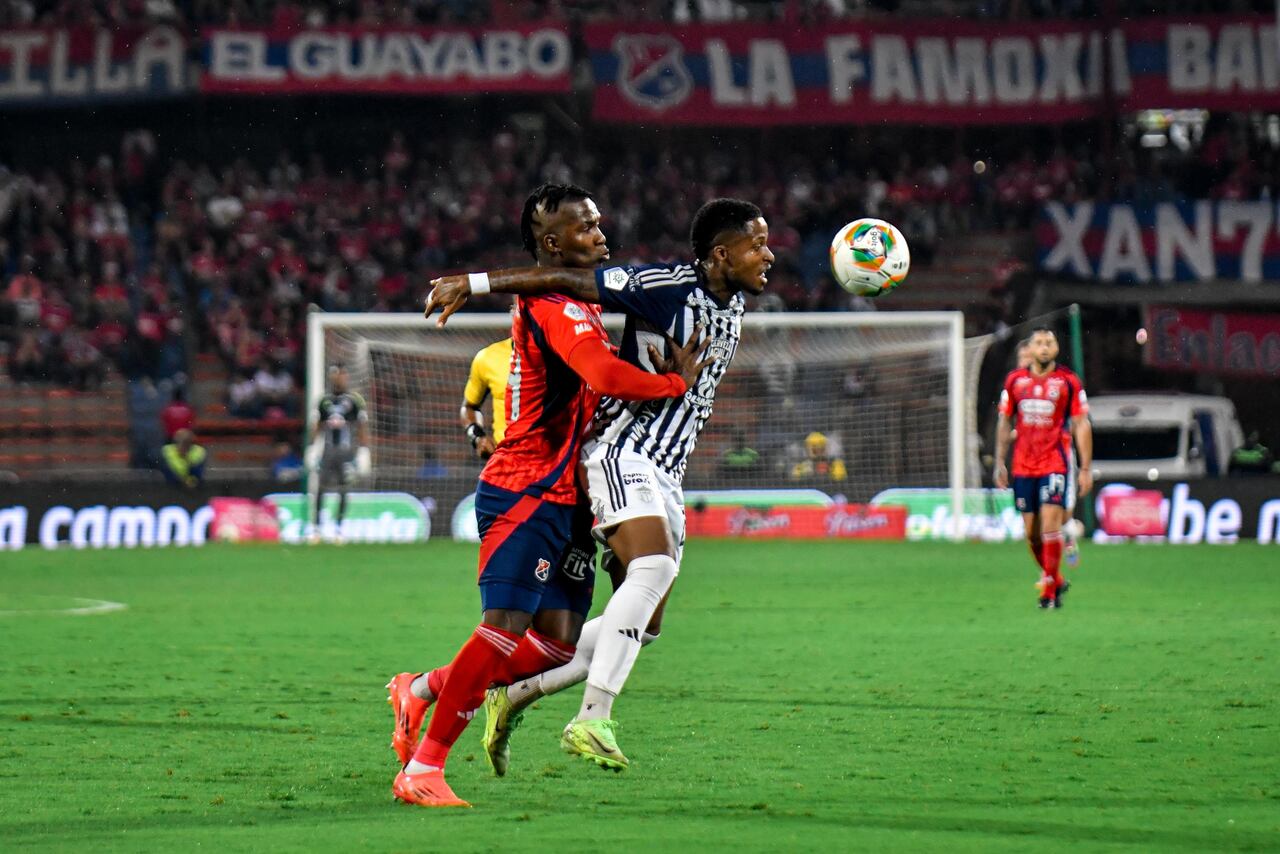 Imagen del partido entre Independiente Medellín y Junior de Barranquilla por la fecha 4 del Grupo A de los cuadrangulares.