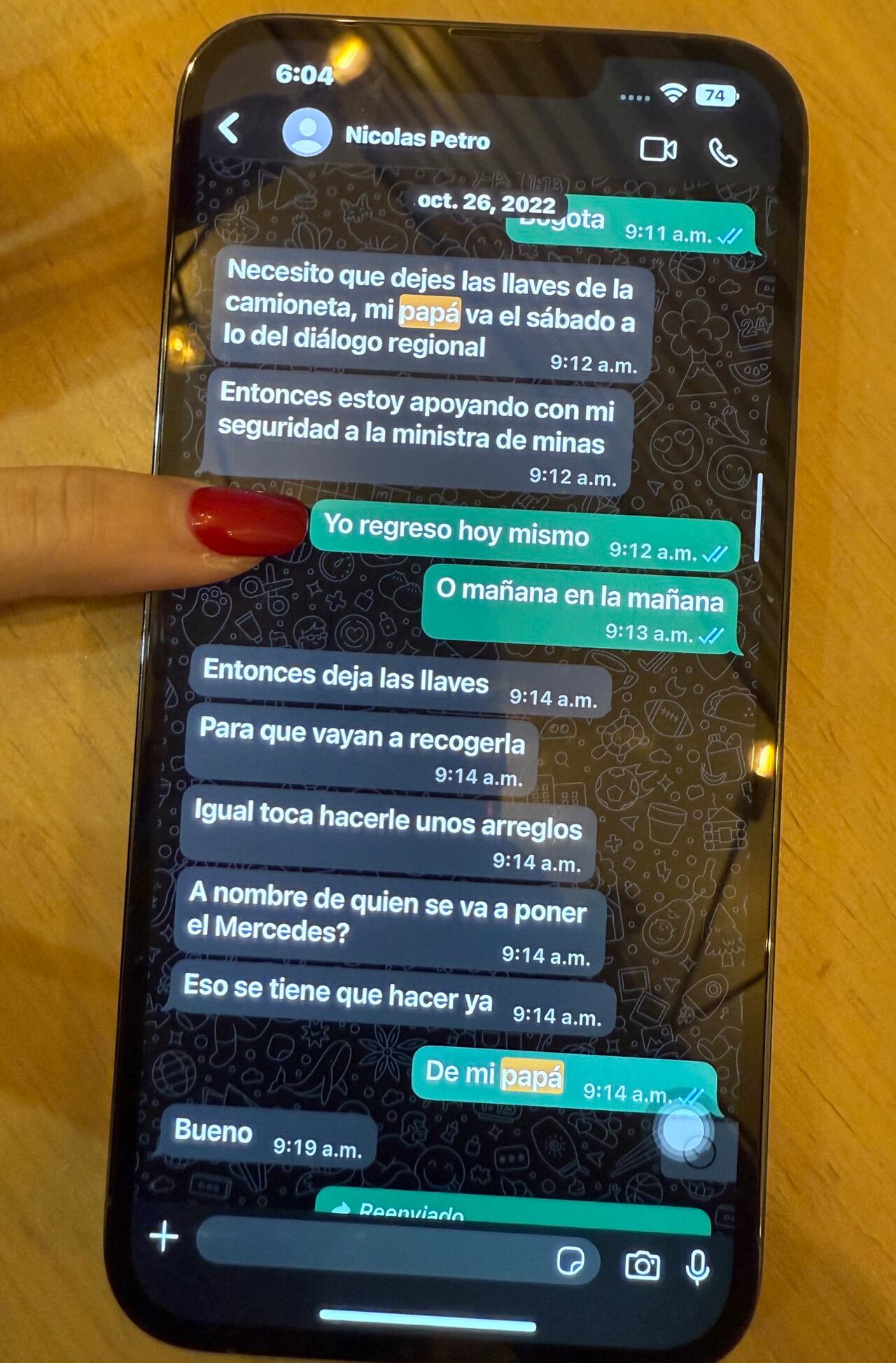 Day Vásquez mostró un chat con Nicolás Petro, sobre un vehículo de alta gama que adquirieron.