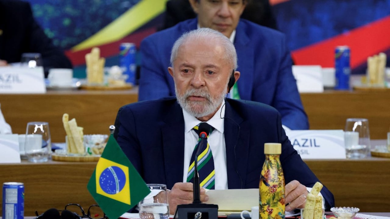El presidente de Brasil, Luiz Inácio Lula da Silva, pronuncia un discurso durante la sesión inaugural de la Cumbre del G20 en Río de Janeiro, Brasil, el 18 de noviembre de 2024. (Foto de Ludovic MARIN / AFP)